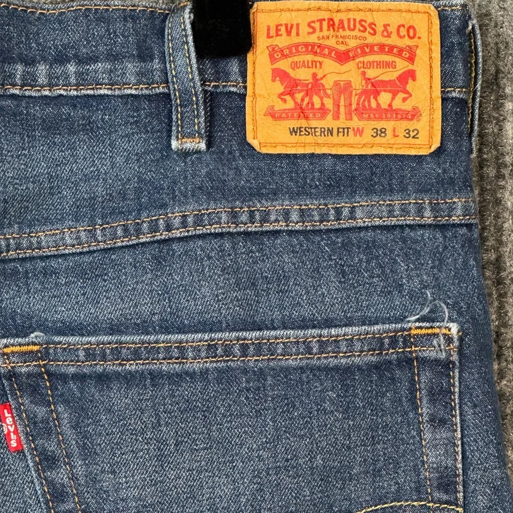 Levi's Jeans Men's Western Fit Blue Denim W38 L32 Strong Cotton Fade Whiskering